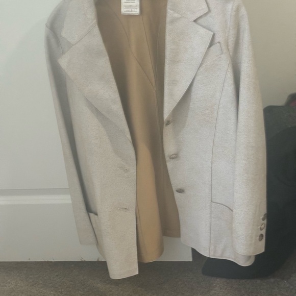 Rare calf skin Chanel jacket worn 2x - Picture 12 of 12